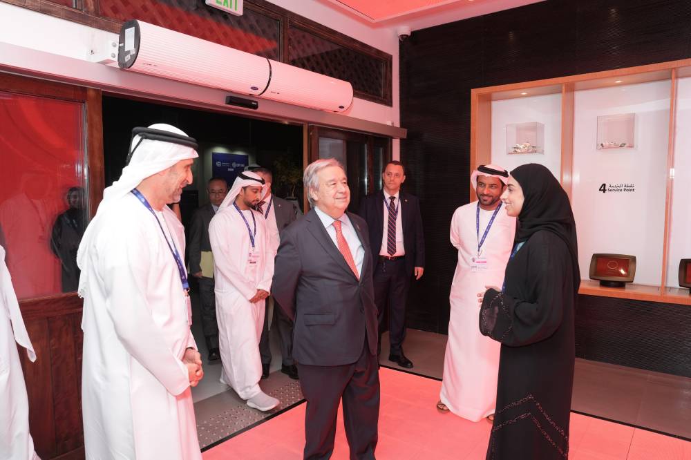 أمين عام الأمم المتحدة يزور مركز الشرطة الذكي في مدينة إكسبو