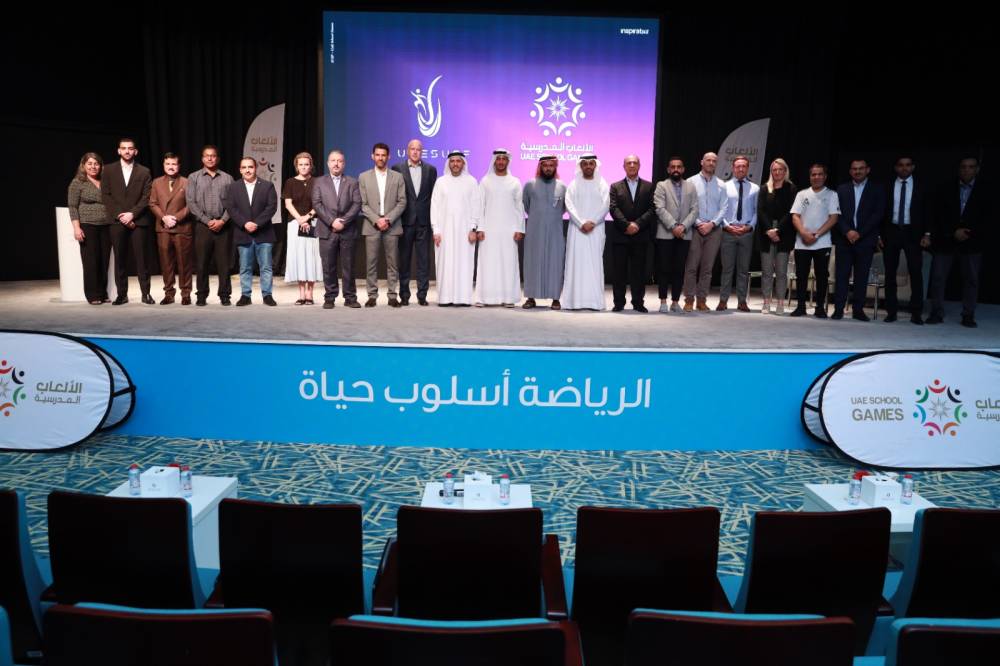 علي مسري يتوسط حضور ورشة العمل