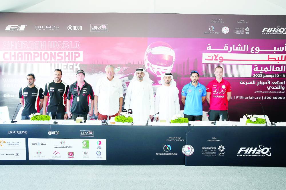 المدفع والكندي وجيرمانو ونجوم بطولة العالم في لقطة تذكارية (تصوير:هيثم الخاتم )