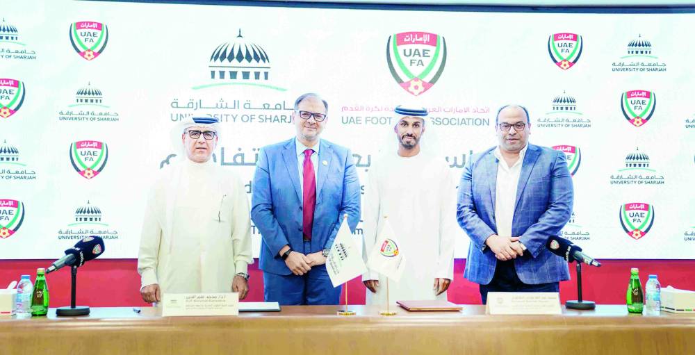 لقطة تذكارية عقب توقيع الاتفاقية