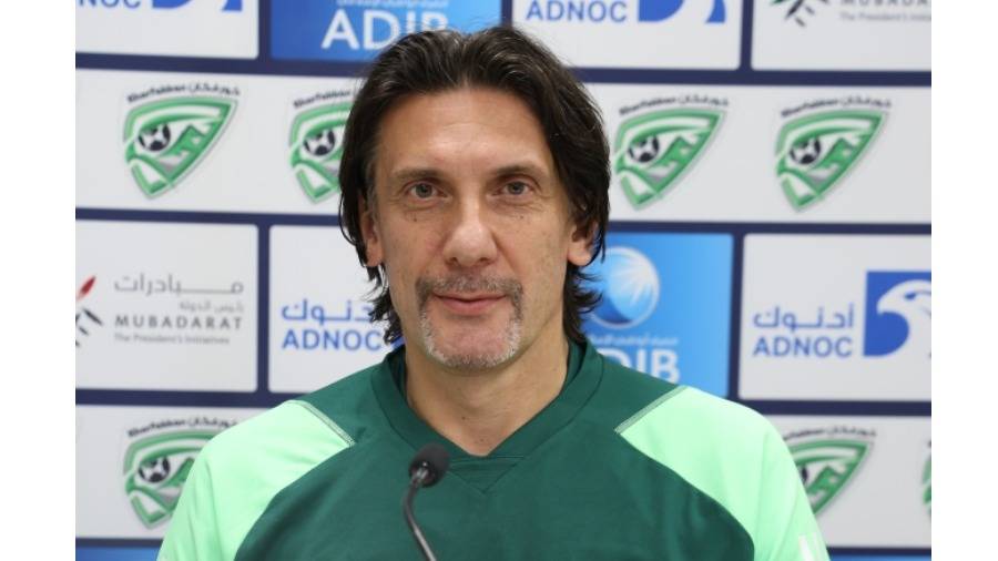 المونتينيغري نيبوشا يوفوفيتش مدرب خورفكان