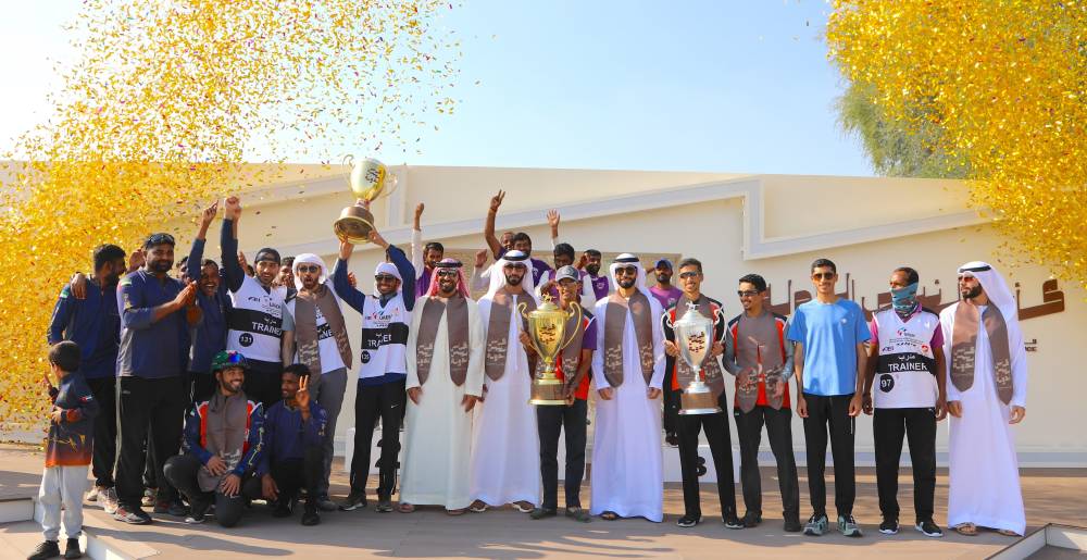 الأبطال على منصة التتويج