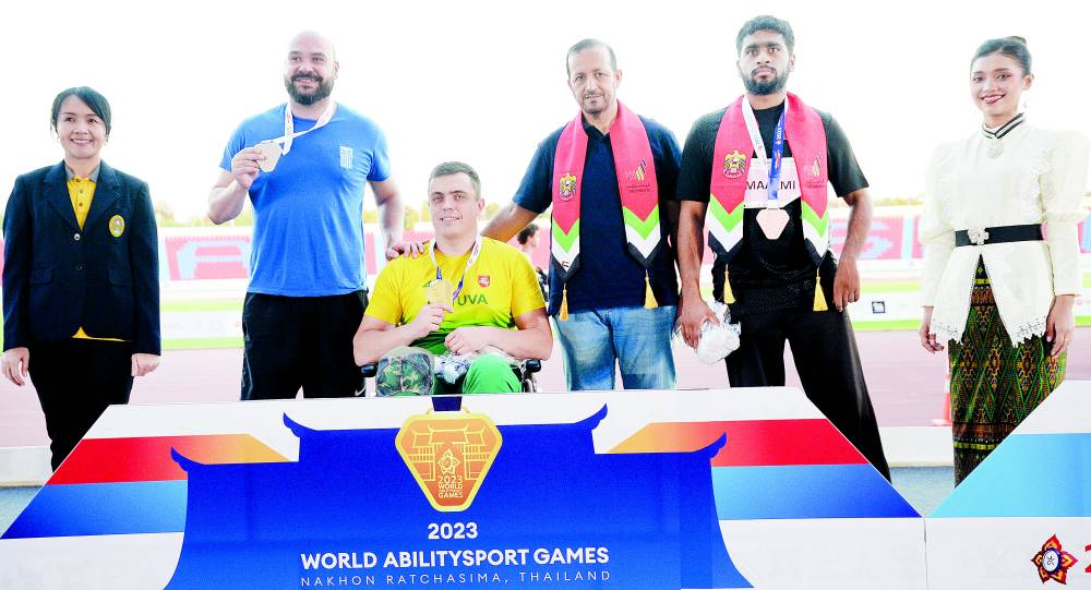 طارق بن خادم خلال تتويج الفائزين