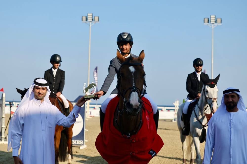 من تتويج الفائزين