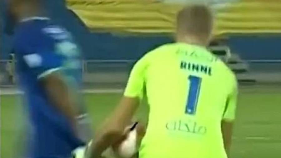 أغرب ركلة جزاء في التاريخ بطلها لاعب من الدوري السعودي