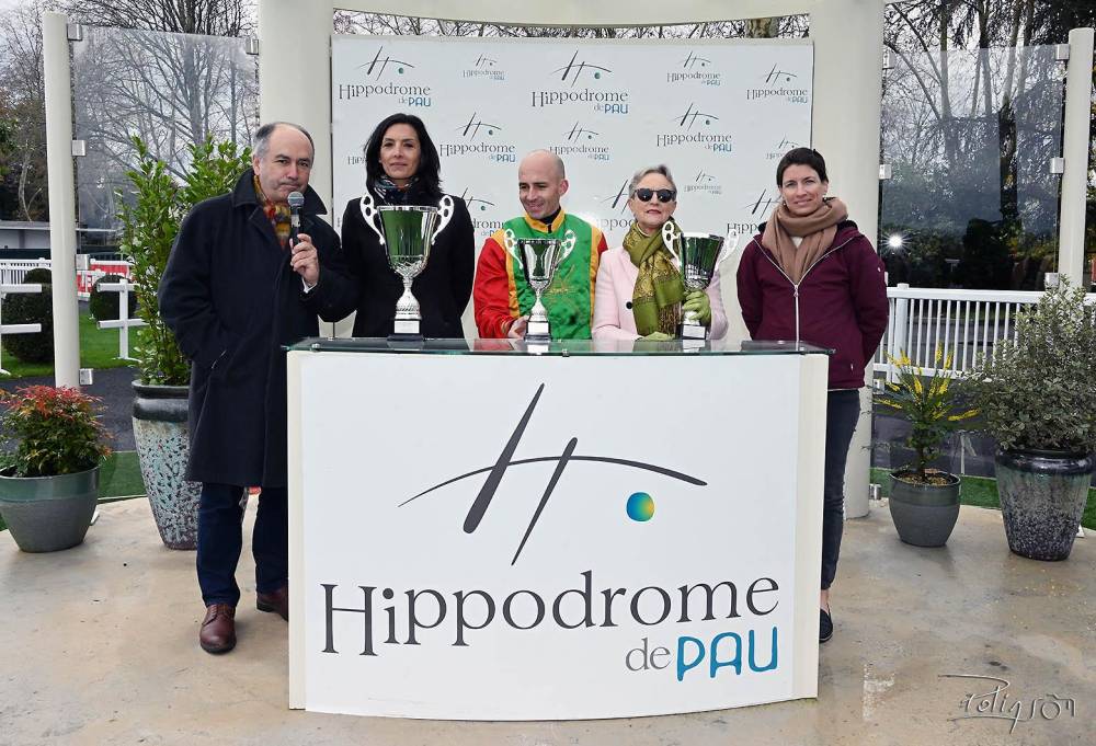 خلال تتويج الفائزين