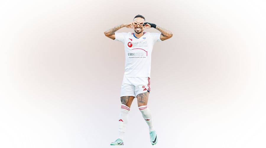  البرازيلي كايو يحتفل بهدف للشارقة