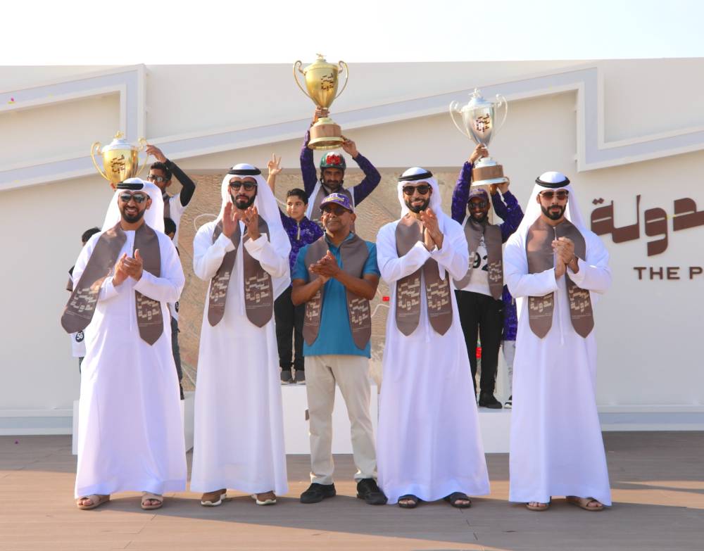 خلال تتويج الفائزين في السباق