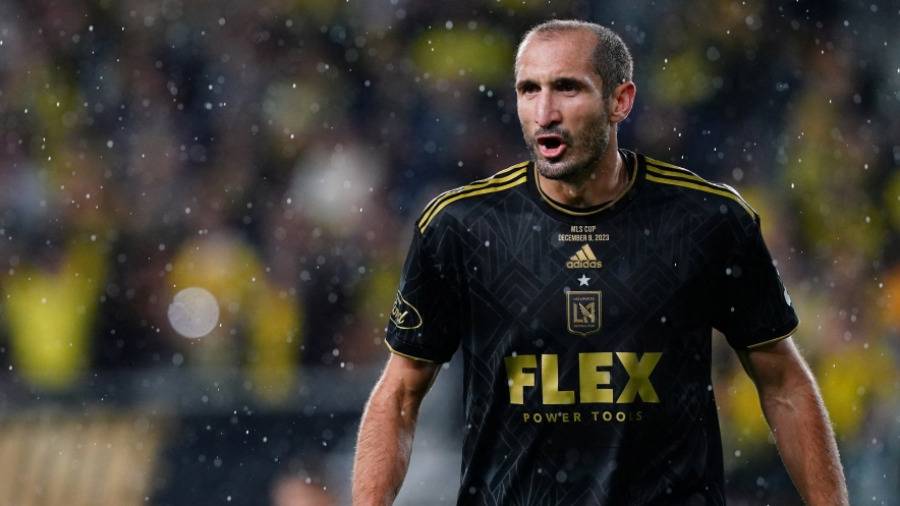 كييليني أسطورة دفاع إيطاليا ويوفنتوس يعتزل كرة القدم