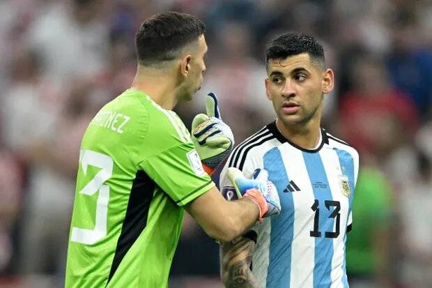 مارتينيز شد قميص روميرو في نهائي مونديال قطر