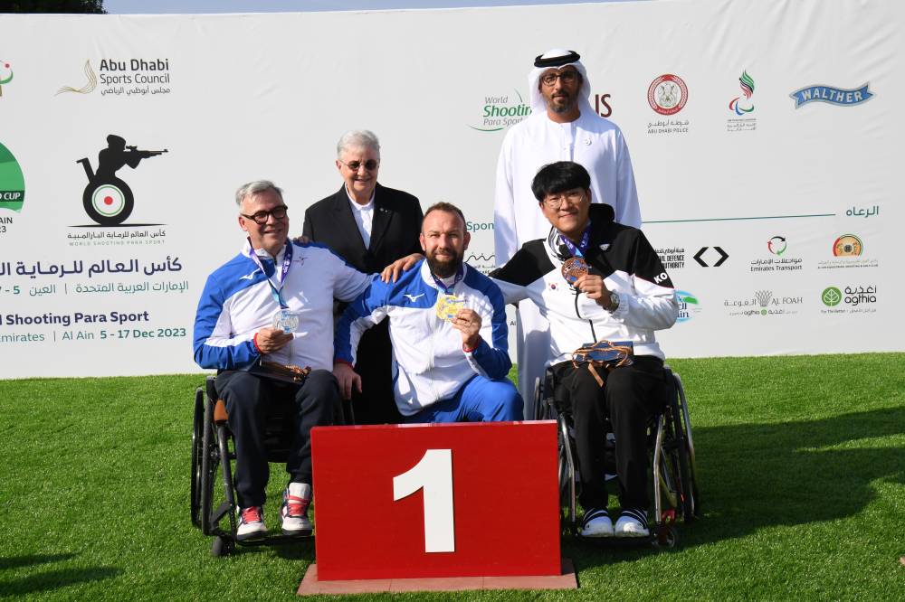 خلال تتويج الفائزين