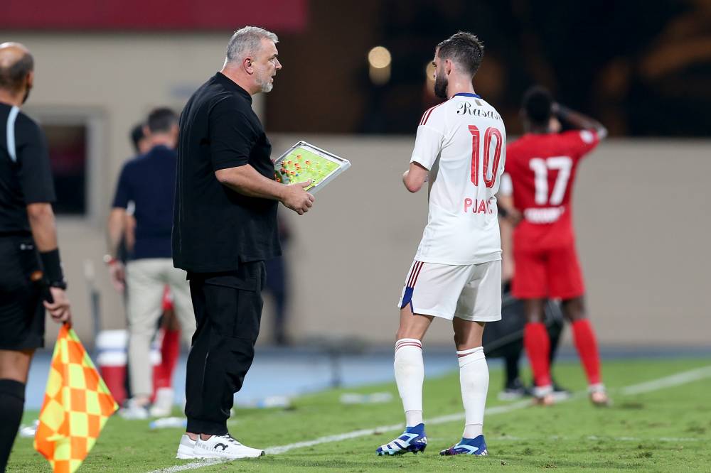 البطائح والشارقة في دوري أدنوك للمحترفين تصوير يوسف الامير