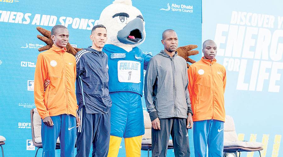 لقطة تذكارية لأبرز العدائين المشاركين