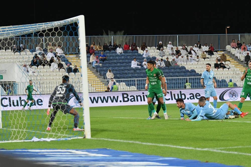 ماتيوس في طريقه للتسجيل بمرمى بني ياس (تصوير: محمد السماني)