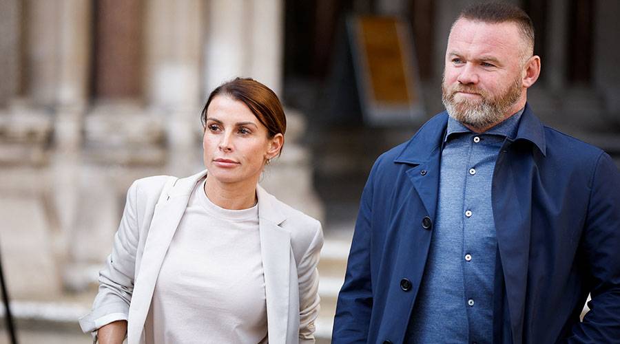  روني برفقة زوجته 
