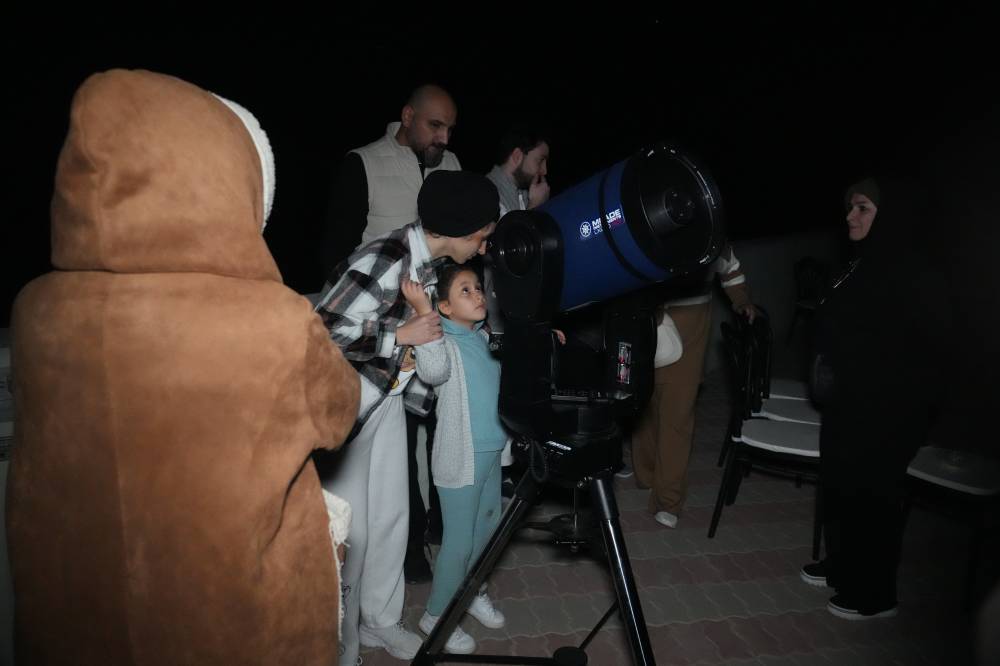 رحلة فلكية لرصد زخة شهب التوأميات برأس الخيمة