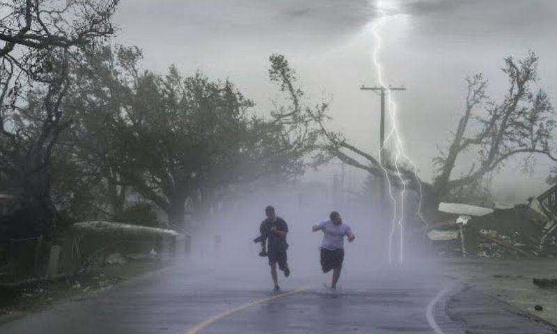 مقتل 13 شخصاً جراء عاصفة اجتاحت مدينة أرجنتينية