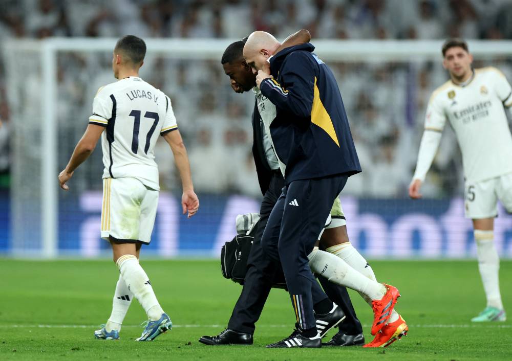 إصابة المدافع النمساوي ديفيد ألابا بقطع في الرباط الصليبي 