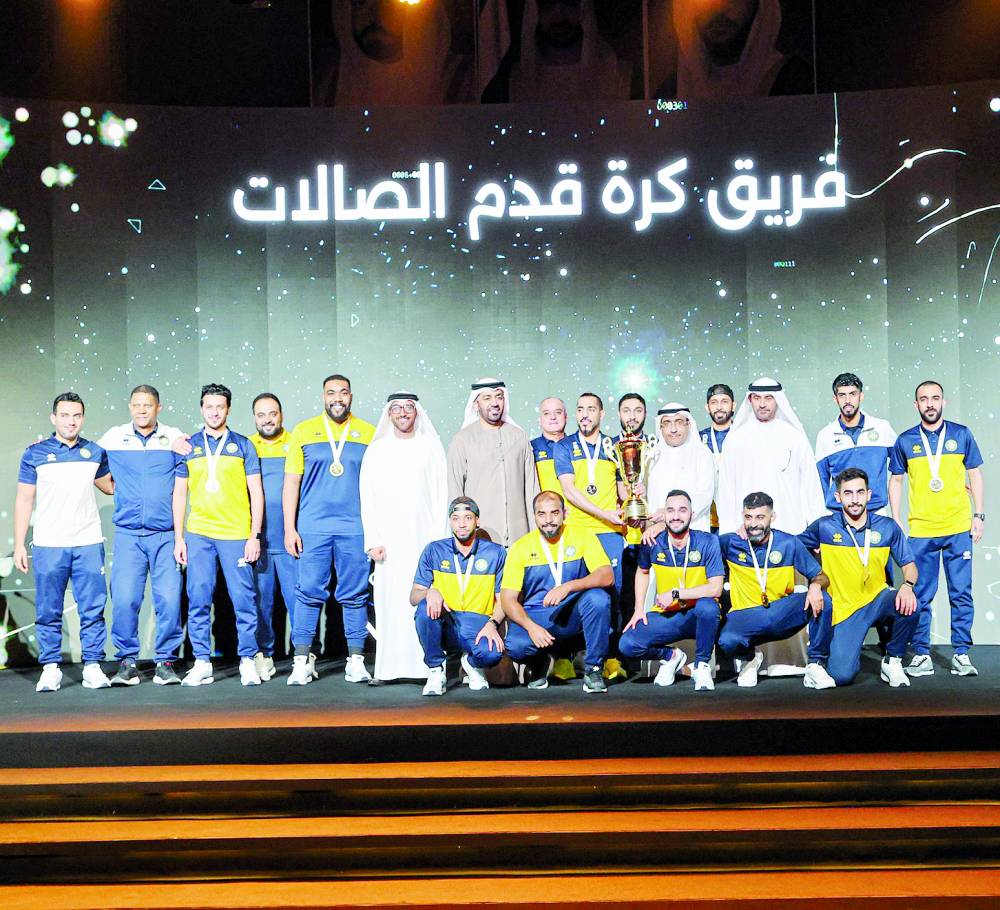 سعيد القاسمي وراشد الكندي والمسؤولون يكرمون الأبطال