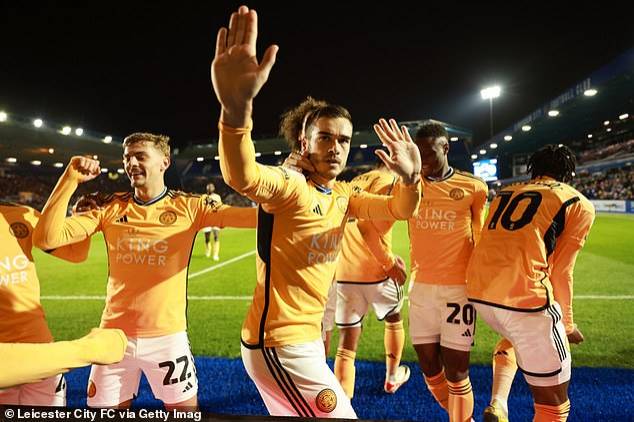 ليستر سيتي يقهر فريق روني