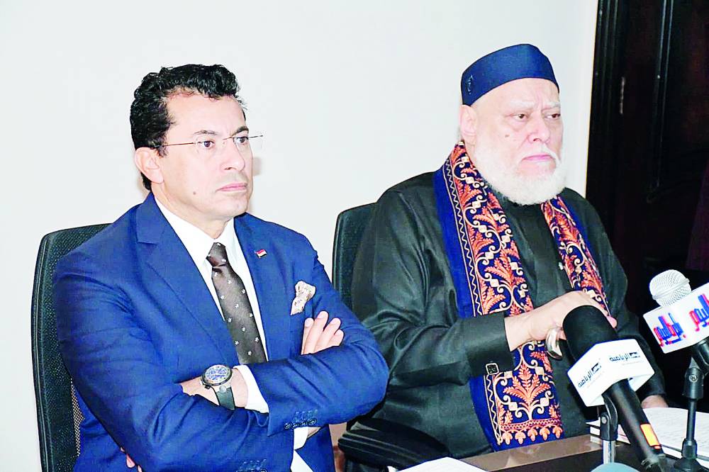 أشرف صبحي وعلي جمعة خلال المؤتمر الصحفي