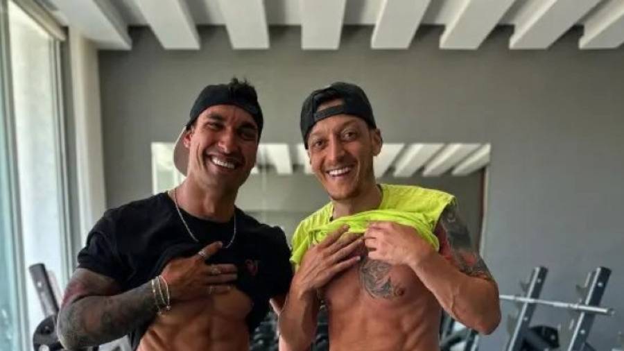 مطالب بعودة أوزيل من الاعتزال