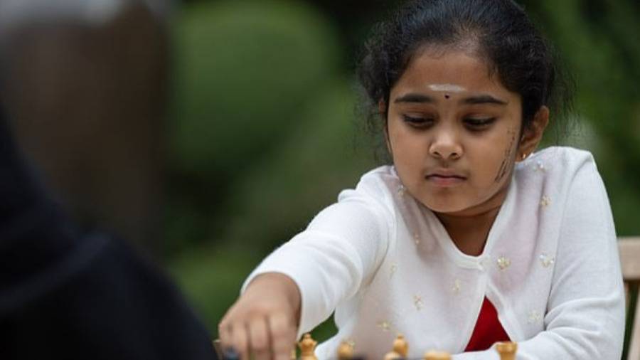 طفلة في الثامنة تتوج ببطولة أوروبا للشطرنج