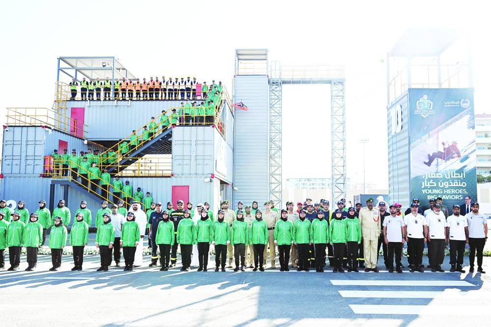 المري يتوسط الحضور والمشاركين