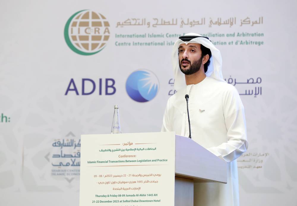 بن طوق يلقي كلمته في المؤتمر