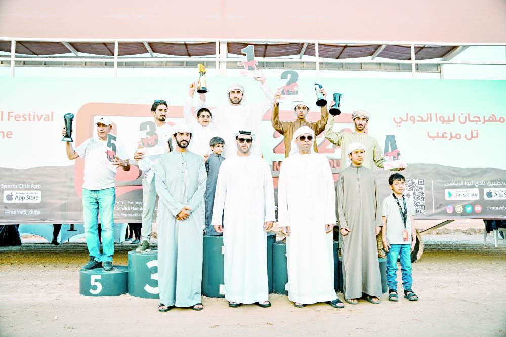 خلال تتويج الفائزين في سباق الخيول العربية