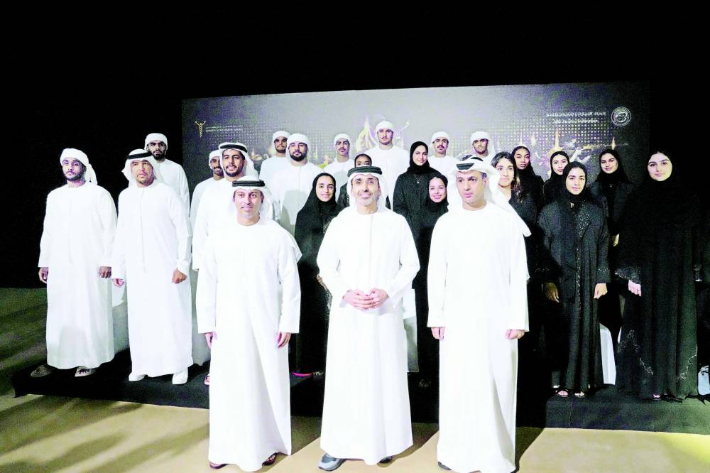 ذياب بن زايد والفلاسي مع أبطال الجوجيتسو