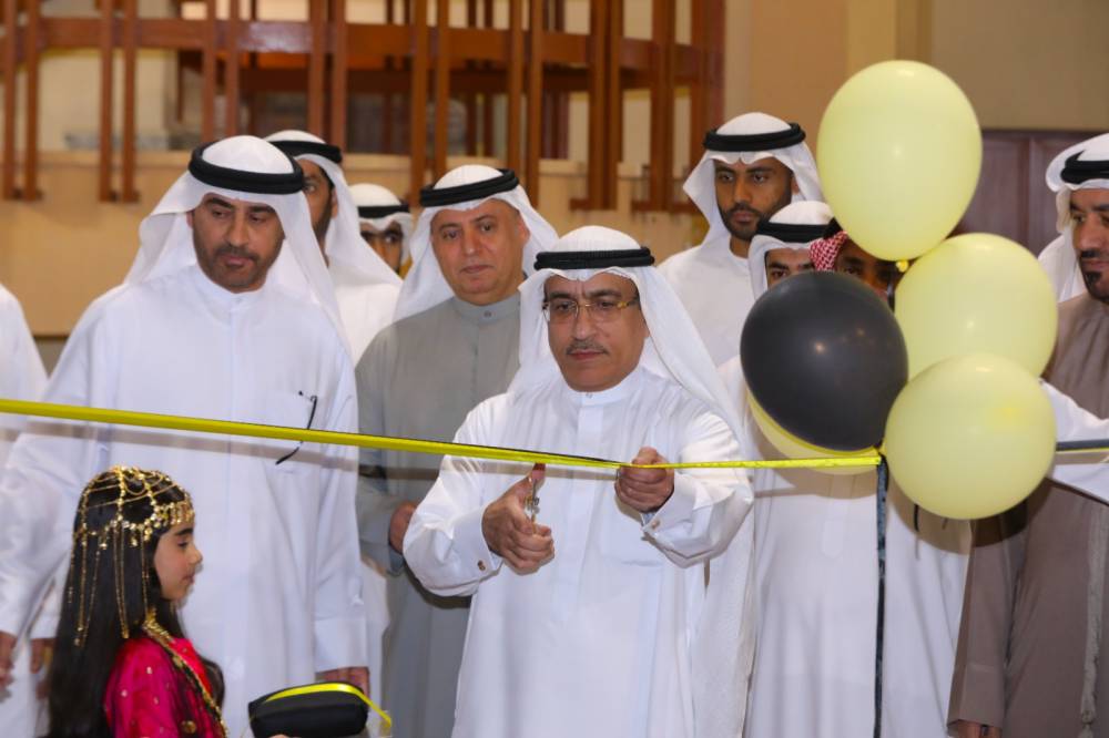 سعيد بن صقر يقص شريط الافتتاح