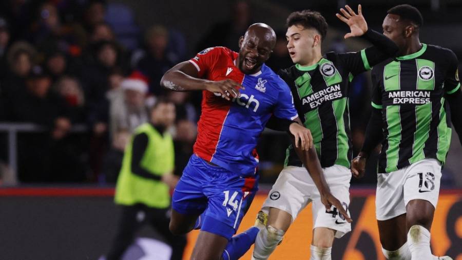 رأس ويلبيك يمنع أول فوز لكريستال بالاس على ملعبه