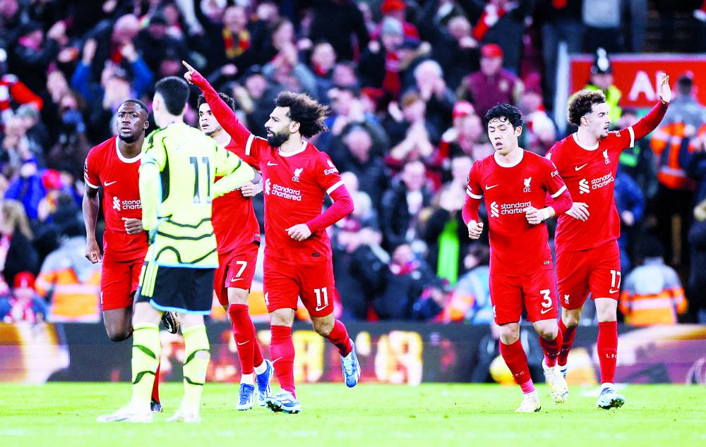 صلاح يحتفل بهدفه