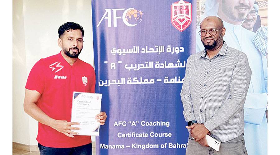 يوسف أسامة الدوخي بعد تسلم شهادة الدورة 