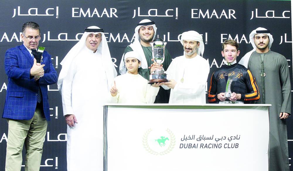 { خلال تتويج الفائزين ببطولة «آل مكتوم مايل» (تصوير: جون) {