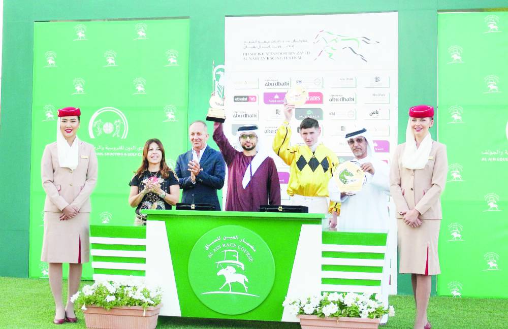 خلال تتويج الفائزين