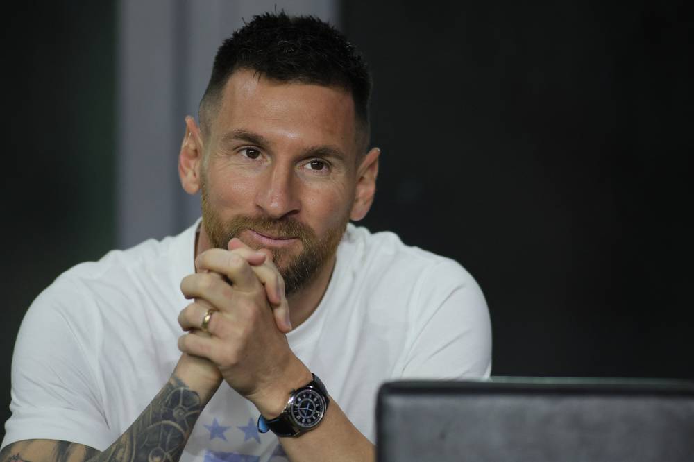 ميسي يرفع أسعار منازل جيرانه بشكل لايُصَدَّق