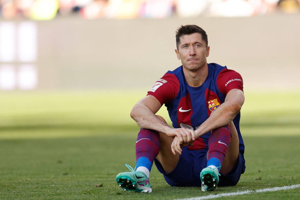 برشلونة يحاول التملص من رفع أجر ليفاندوفسكي