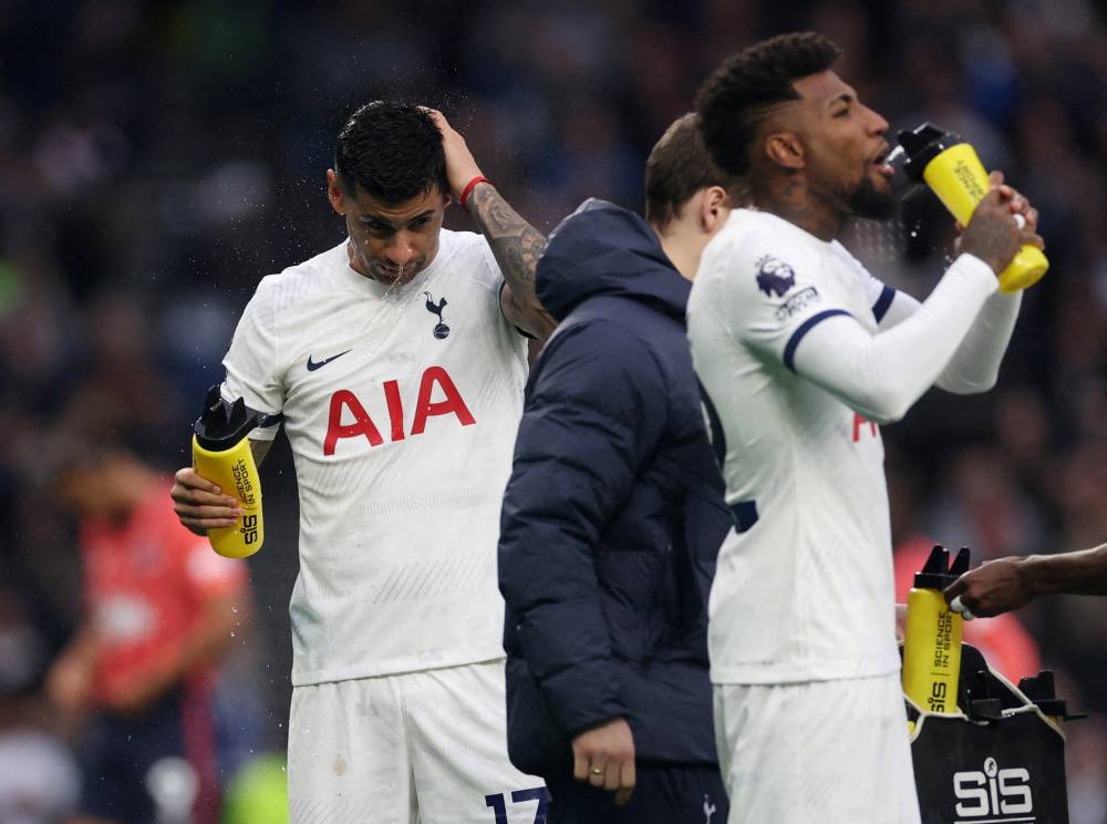  توتنهام يخسر أحد مدافعيه شهراً للإصابة 