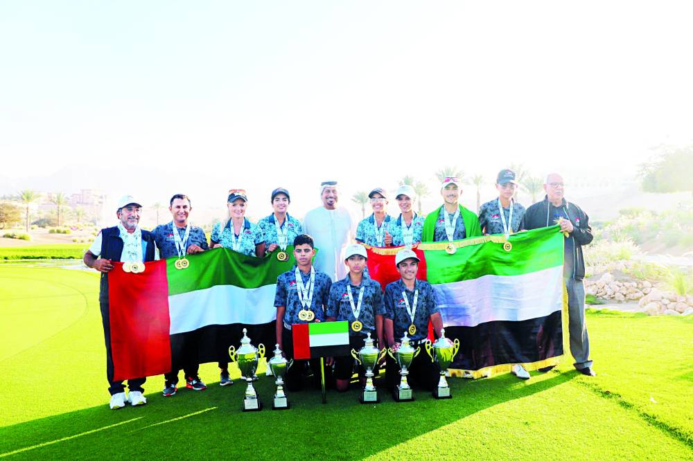  لاعبو منتخبات الإمارات بعد تتويجهم