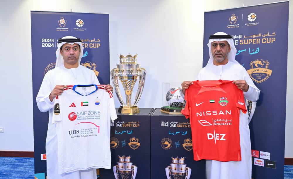 إداريا الشارقة وشباب الأهلي يعرضان قميصي السوبر 