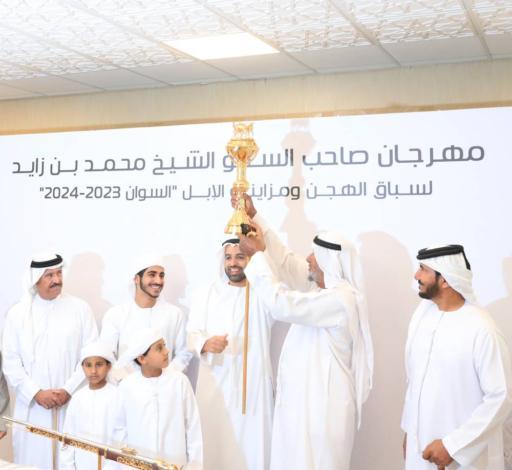 محمد بن سعود يتوج الفائز بكأس اليوم الخامس