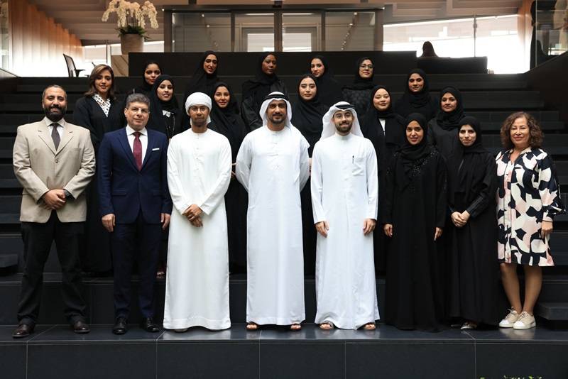 كلية دبي تخرج دفعة جديدة من برنامج تأهيل 