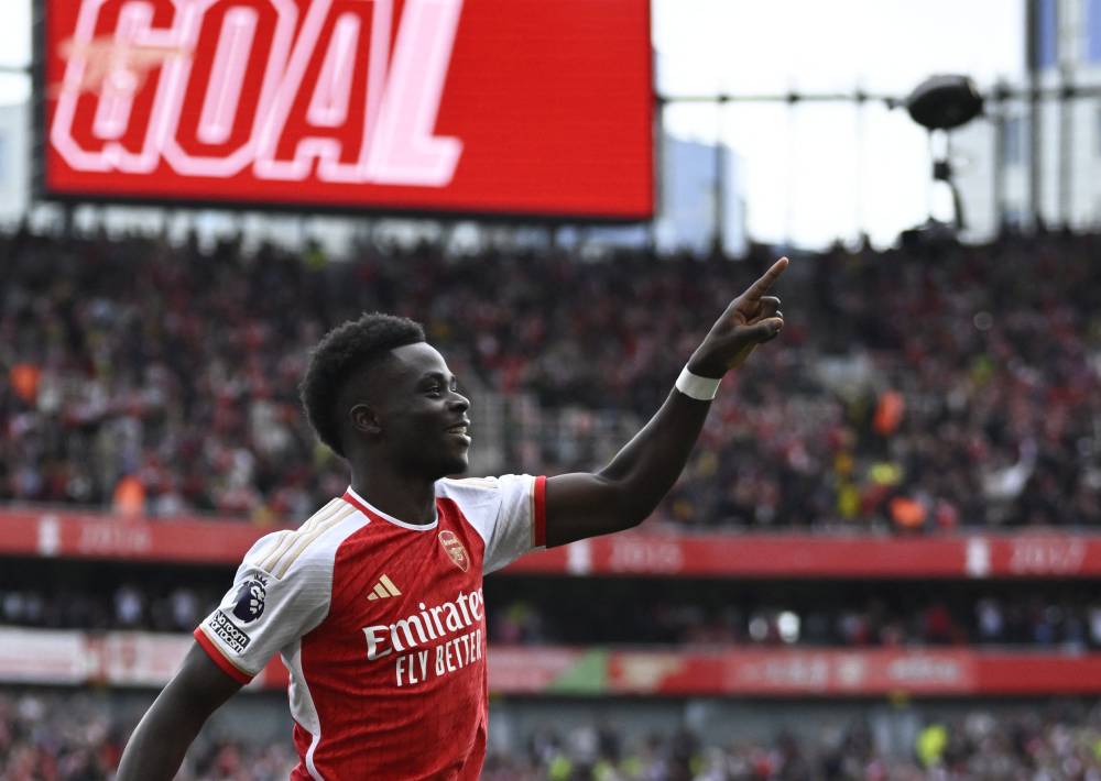 ساكا يحتفل بهدف في شباك توتنهام