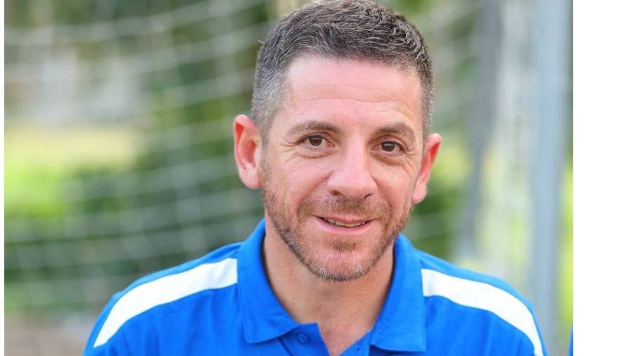 إدارة الكرخ ترفض استقالة مدرب فريقها وتطيح مساعديه