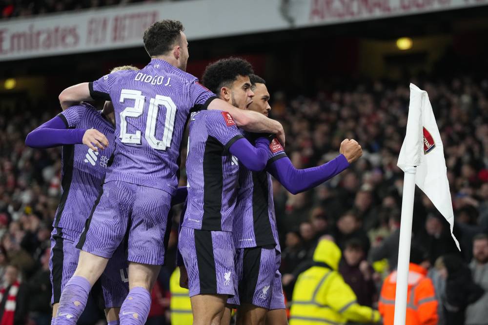 وكيل محمد صلاح يرد على مقال رحيله.. وليفربول الأسرع هجومياً