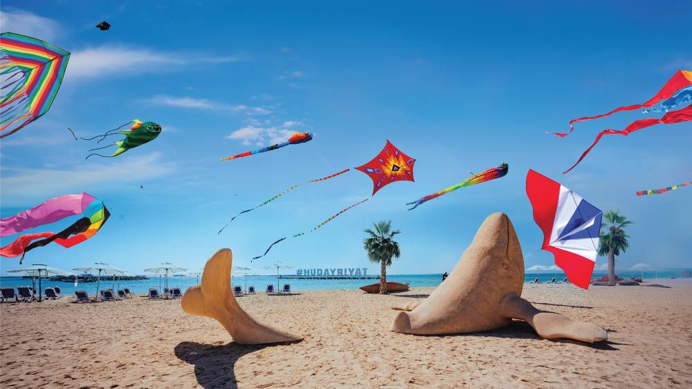  الطائرات الورقية ستلون سماء الحديريات