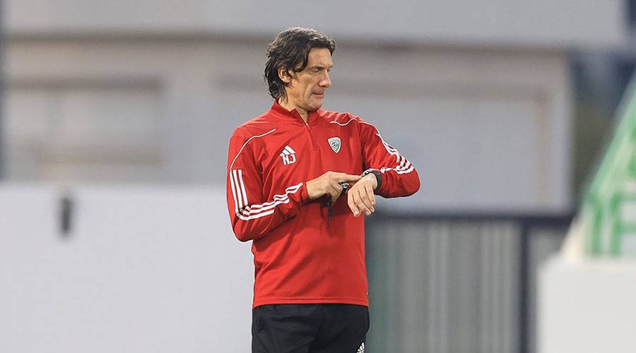  المدرب نيبوشا 
