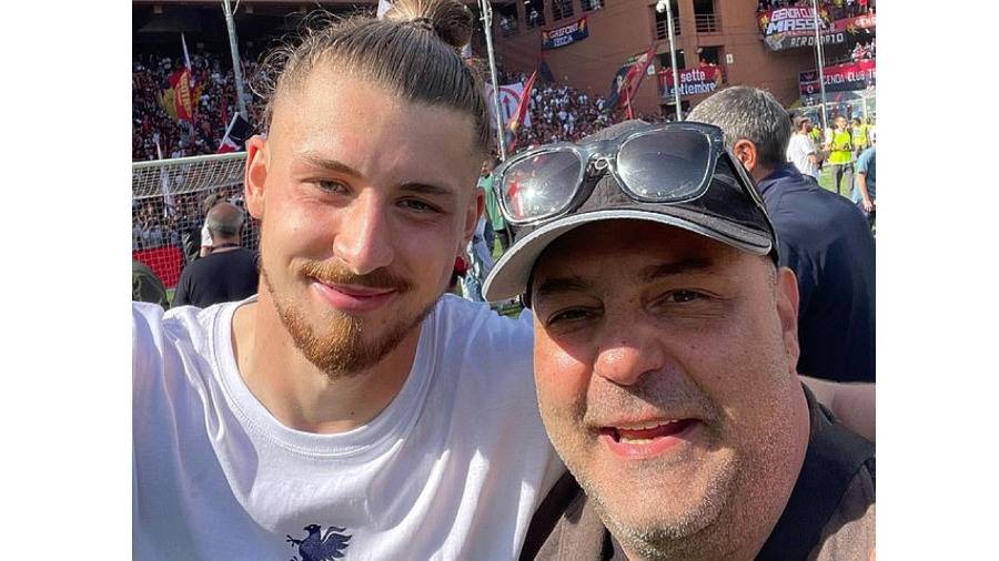 لماذا رفض مدافع جنوة بايرن ميونيخ وفضل توتنهام؟